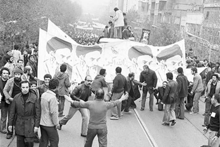 بازنمایی مبارزات نیروهای انقلاب سال 57 در کرمانشاه/تونلی در دل وقایع انقلاب
