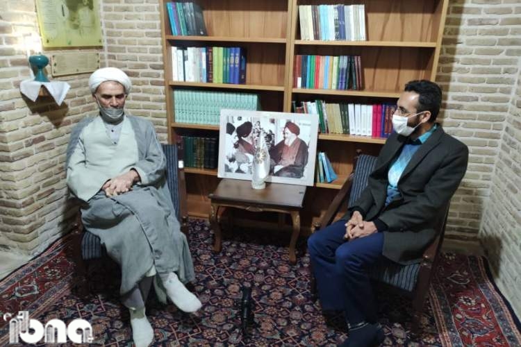 دانشنامه 9 جلدی اندیشه امام خمینی(ره) جمع‌آوری و تدوین شده است