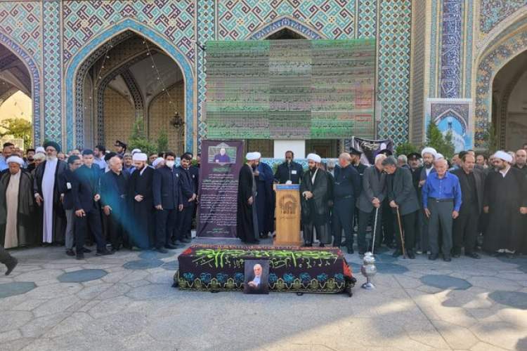 مرحوم احمد مهدوی دامغانی در حرم مطهر رضوی آرام گرفت