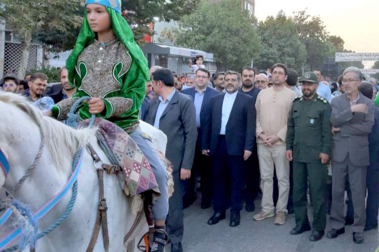 حضور وزیر فرهنگ در مراسم راهپیمایی سالروز ورود امام رضا(ع) به نیشابور