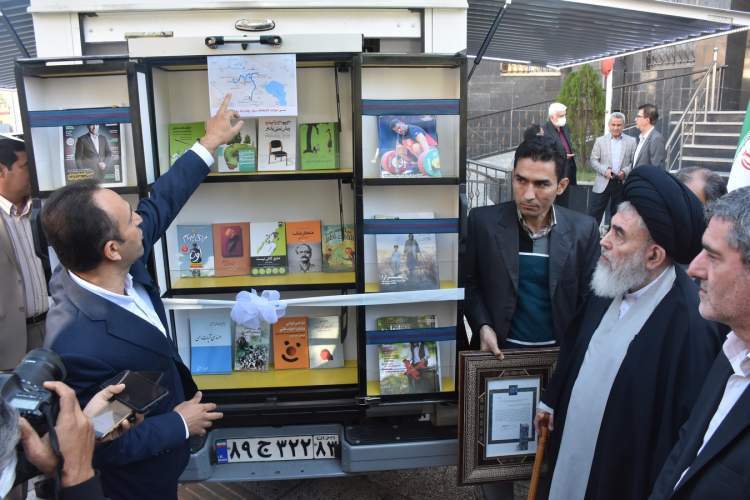 2 کتابخانه عمومی سیار در فارس به بهره‌برداری رسید