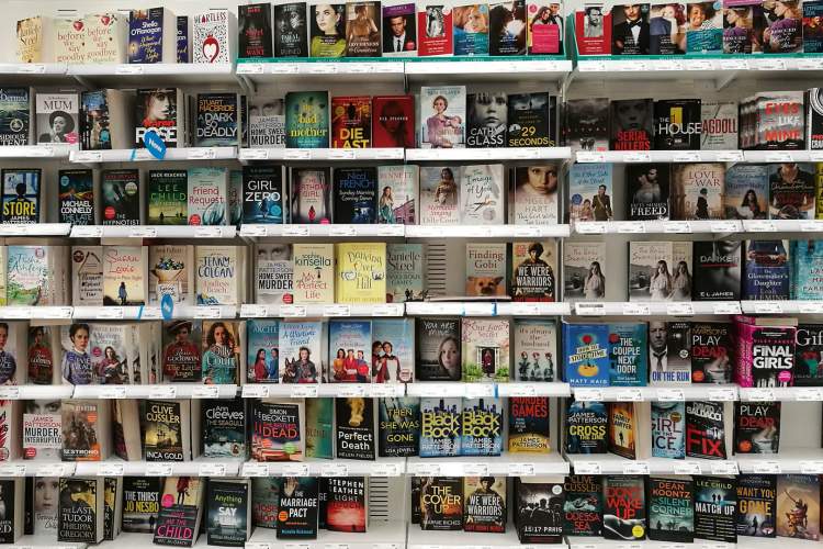 کاهش فروش کتاب‌های چاپی در آمریکا طی سال 2022/BookTok چطور فروش ادبیات داستانی را افزایش داد؟