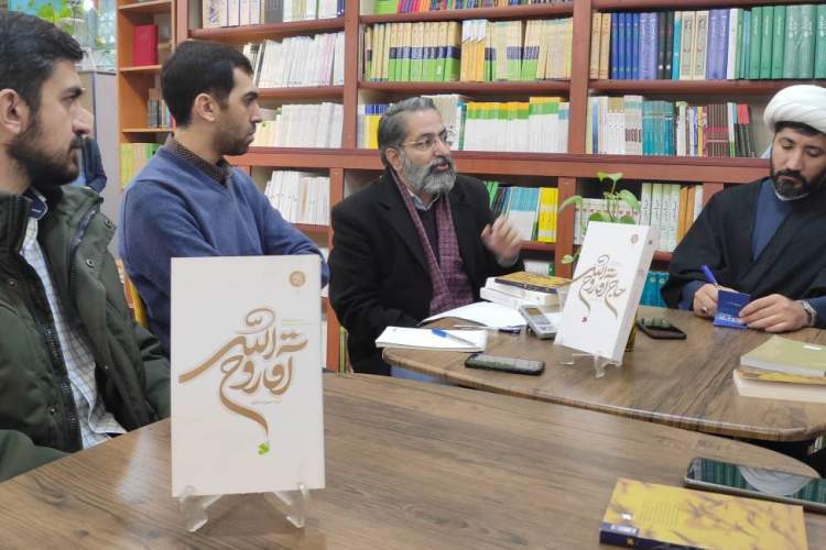 کتاب نوشتن درباره امام خمینی(ره) برای هر گرایش سیاسی جذاب است/ روایت‌های تاریخی در قامت سیره‌ عملی رهبران انقلاب