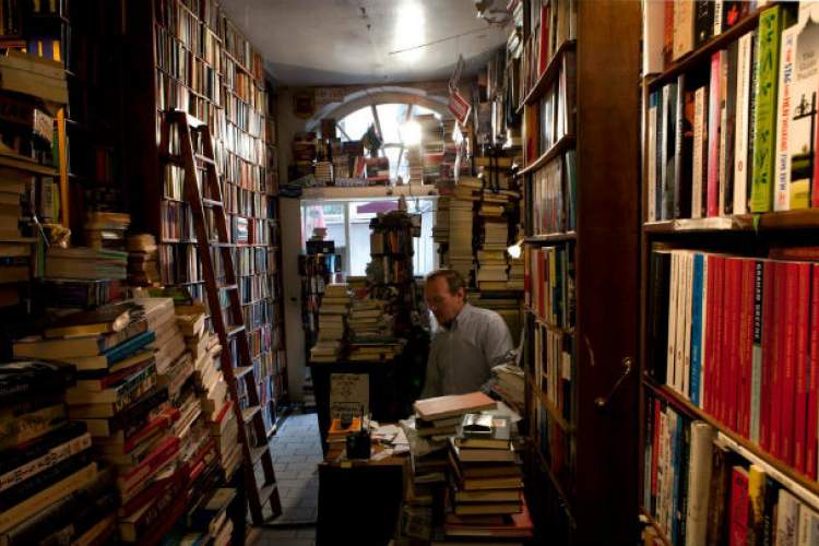 فرانسوی‌ها سال 2023 میلادی  365 میلیون جلد کتاب خریدند
