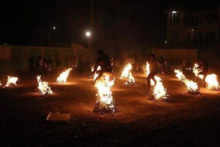 جشن‌های نوروزی در ایران از واپسین چهارشنبه ‌سال کهنه آغاز می‌شود/ از «فال‌گوش» تا «قاشق‌زنی»