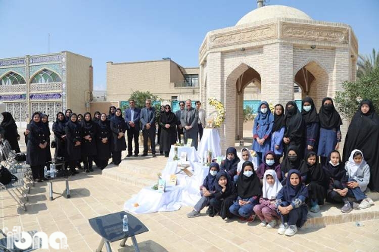 برپایی «هفت سین کودکانه» در مقبره مرحوم آذریزدی
