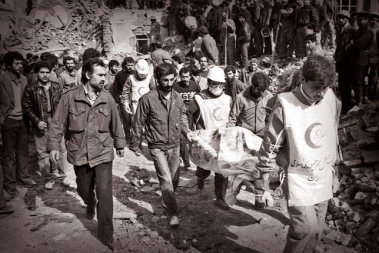سالی که با موشکباران تهران شروع شد/ از «روزشمار جنگ ایران و عراق» تا «روند پایان جنگ» سالی که با موشکباران تهران شروع شد/ از «روزشمار جنگ ایران و عراق» تا «روند پایان جنگ»