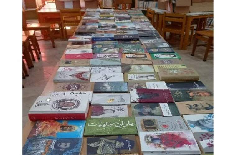عیدی خانه ‌کتاب و ادبیات ایران به اعضای کتابخانه کانون پرورش فکری جزیره ابوموسی