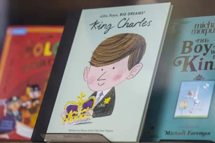 بیوگرافی کودکانه چارلز سوم در صدر فهرست کتاب‌های پرفروش بریتانیا