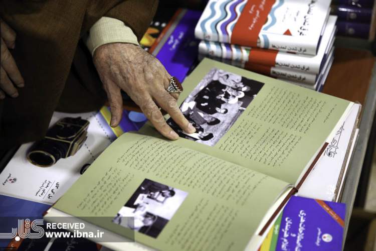 بازدید مقام معظم رهبری از سی‌و‌‌چهارمین نمایشگاه بین‌المللی کتاب تهران