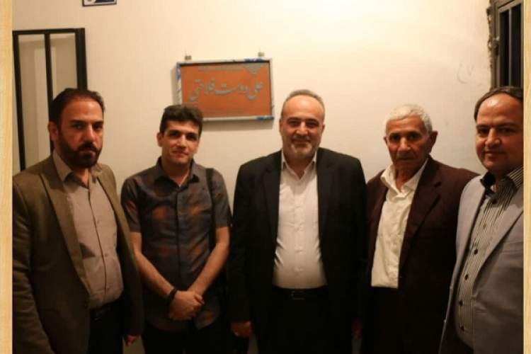 مدیرکل فرهنگ و ارشاد اسلامی ایلام با کهن‌سال‌ترین نوازنده موسیقی نواحی ایران دیدار کرد
