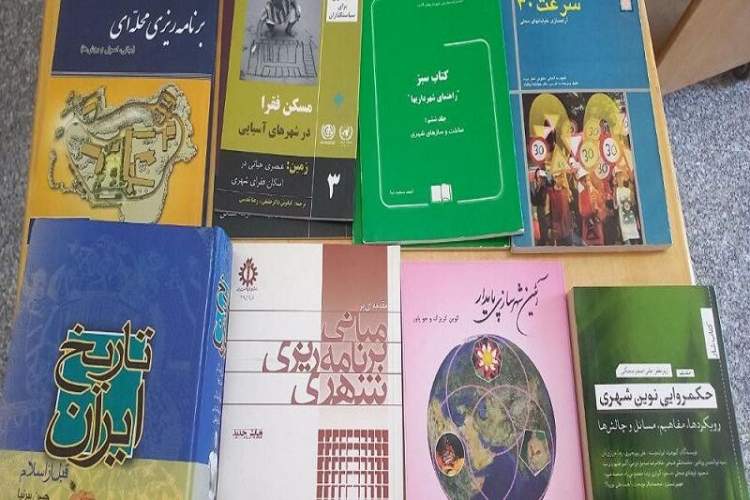 اهدای کتاب‌های تخصصی اساتید به کتابخانه ماموستا «هژار» دانشگاه کردستان