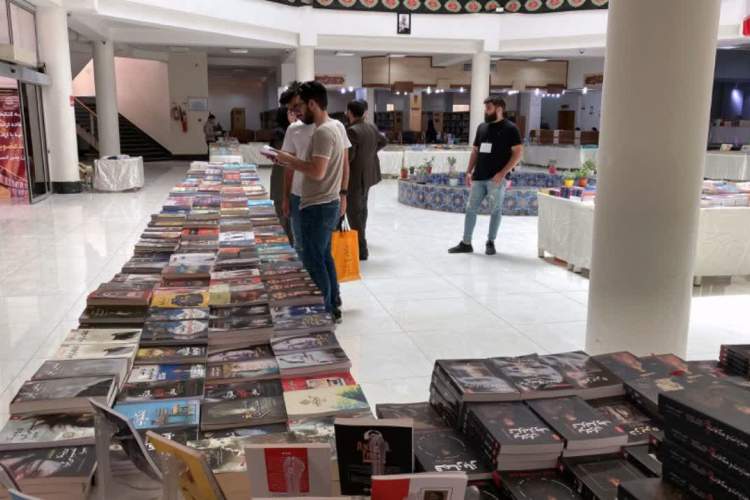 نمایشگاه کتاب «آوای منجی» در کتابخانه مرکزی خوزستان گشایش یافت