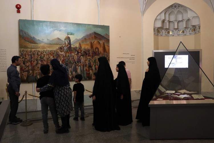 ​تور ویژه قصه‌گویی امام رضا (ع) در کتابخانه و موزه ملی ملک برگزار شد