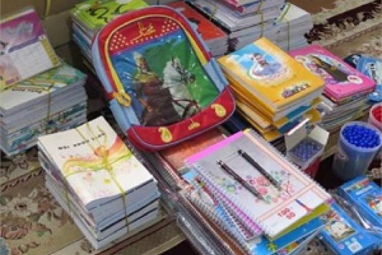 توزیع کتاب و لوازم التحریر در مناطق روستایی زنجان