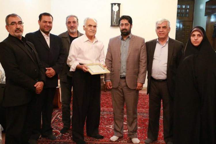 پیر کتابفروشی‌های شیراز چشم از جهان فروبست